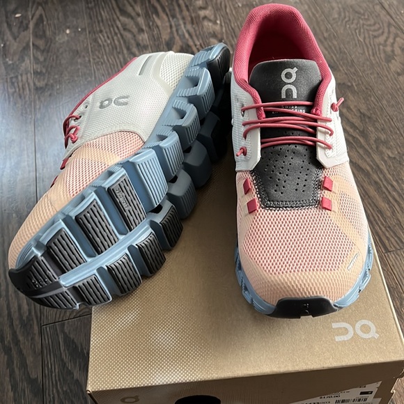 BNIB OnCloud Swift 5 Women's 7 ON running shoes - Picture 2 of 3